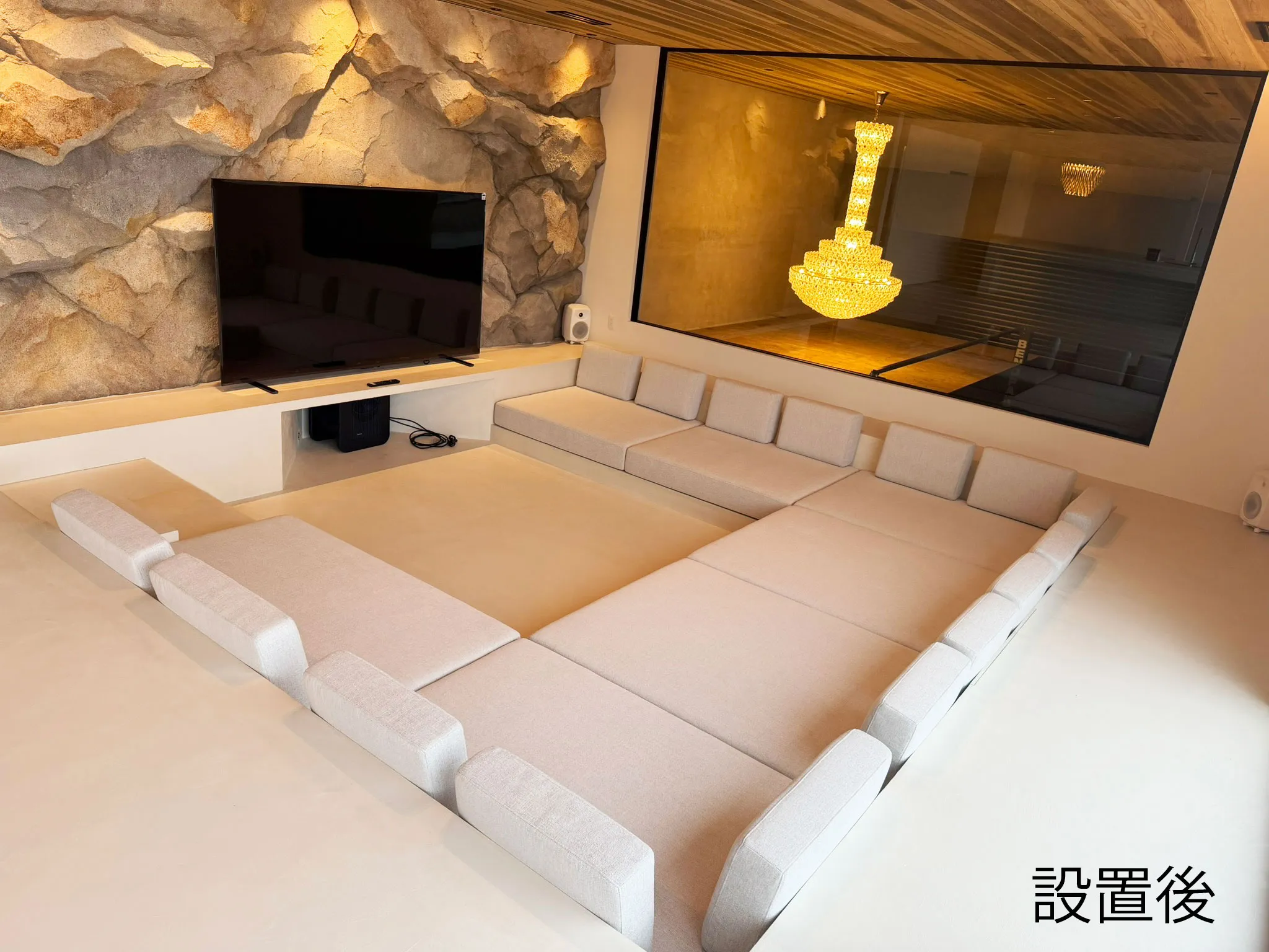 ダウンフロアに合わせた特注クッション製作